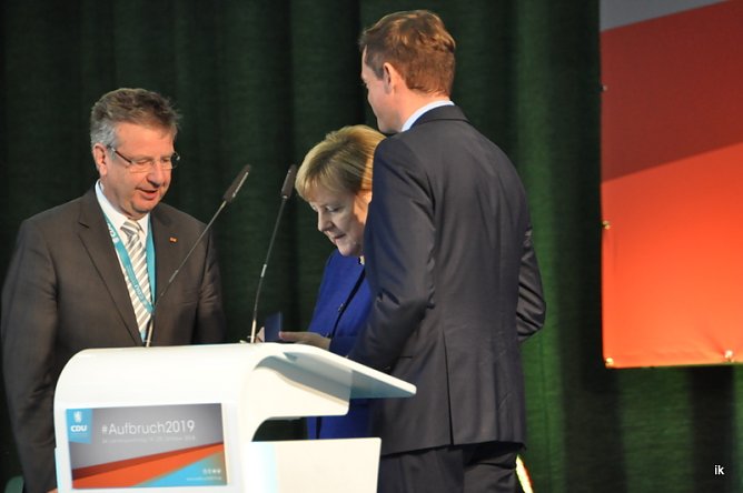 Auszeichnung f&uuml;r Rolf Behrend (Foto: Ilka K&uuml;hn)