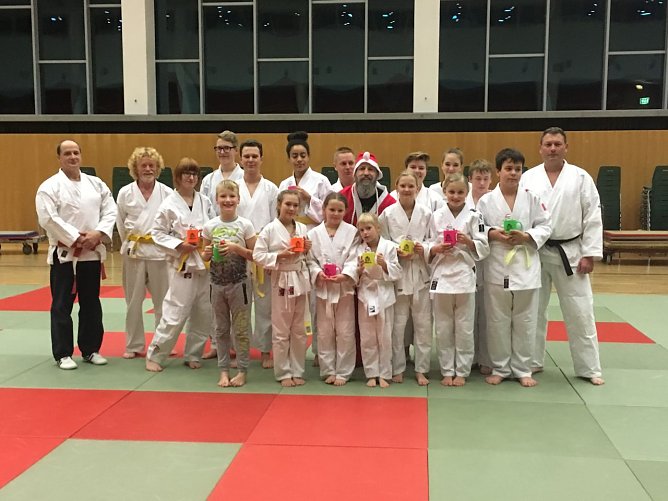 Nikolaus beim Kampfsport (Foto: Kampfsportverein)