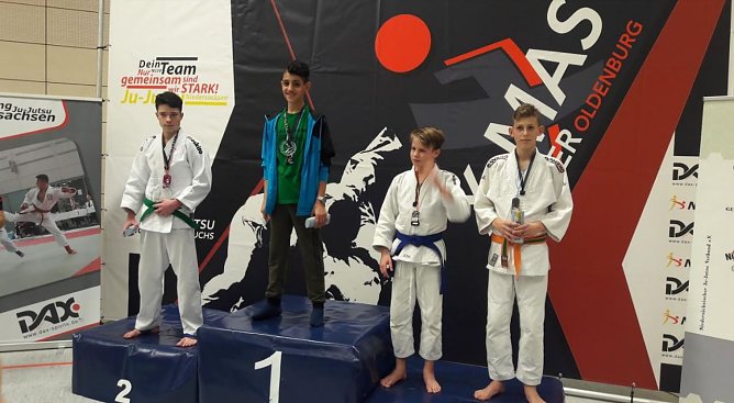 Auf dem Siegertreppchen (Foto: JuJutsu Verein)