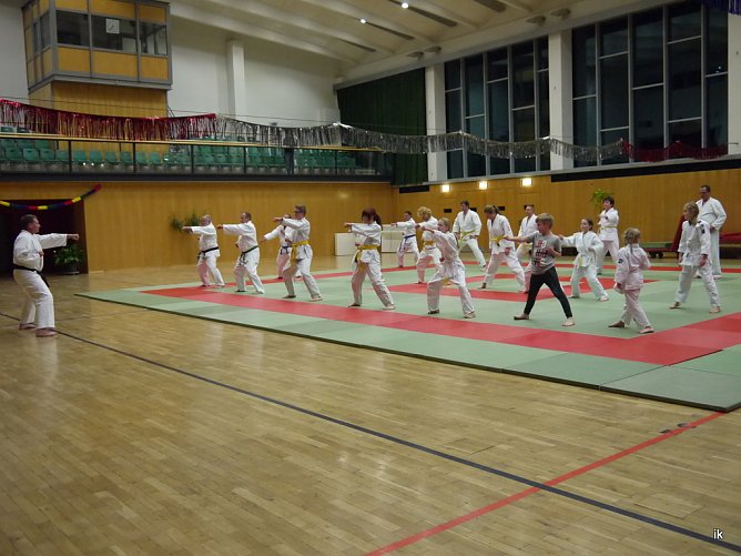 &Uuml;bungen (Foto: Ilka K&uuml;hn)