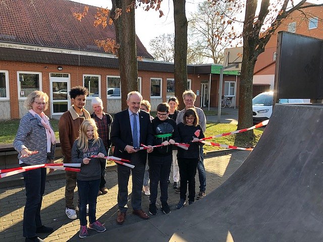 &Uuml;bergabe (Foto: Stadtverwaltung)