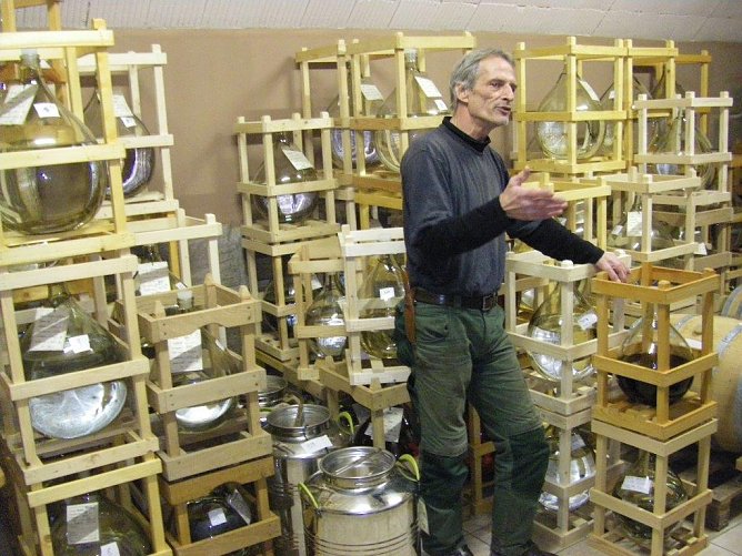 Wolfgang Bloier im Whiskykeller (Foto: Wilhelm Roth) Wolfgang Bloier im Whiskykeller (Foto: Wilhelm Roth)