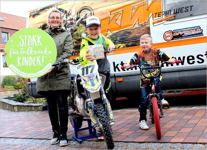 Spenden&uuml;bergabe (Foto: Stephan Masch)