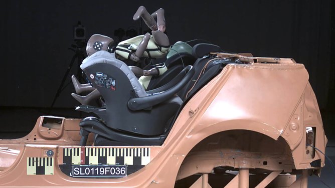 Gef&auml;hrlicher Kindersitz (Foto: ADAC e.V.)