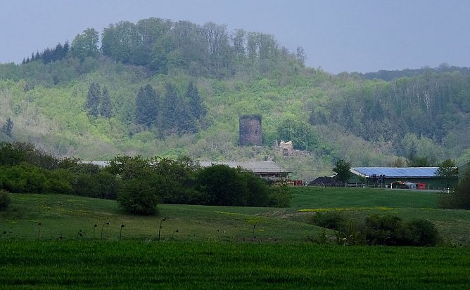 Blick auf die Ebersburg bei Herrmannsacker (Foto: Peter Blei)