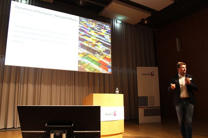 Prof. Dr. Lutz G&ouml;cke von der Hochschule Nordhausen beim Business Innovation Summit (Foto: privat)