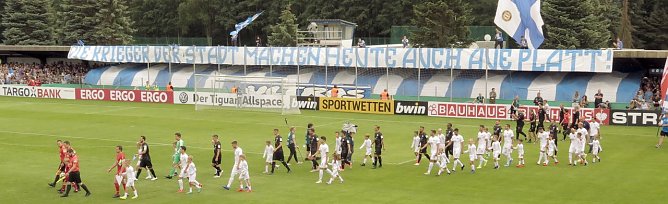 Einmarsch (Foto: nnz)