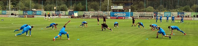 Die Jungs w&auml;rmen sich auf (Foto: nnz)