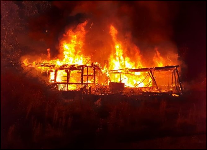 Feuer vernichtet Sch&uuml;tzenhaus (Foto: Polizei )
