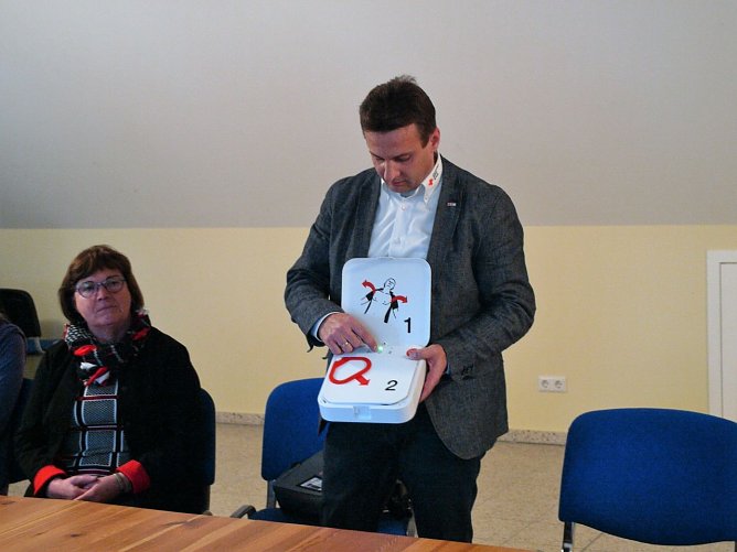 Florian Blacha erkl&auml;rt (Foto: Ilka K&uuml;hn)