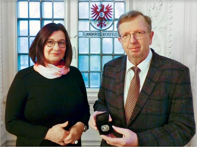 Anette Klingebiel und Landrat Dr. Werner Henning (Foto: Kreissparkasse Eichsfeld)