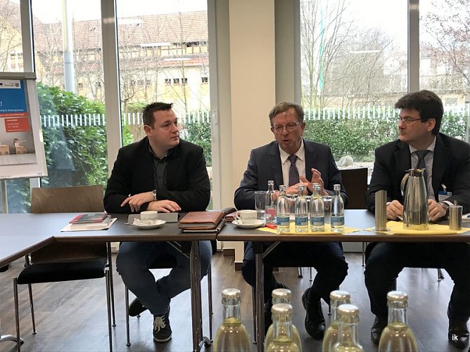 Infogespräch zum Pendlertag (Foto: Ilka Kühn) Infogespräch zum Pendlertag (Foto: Ilka Kühn)