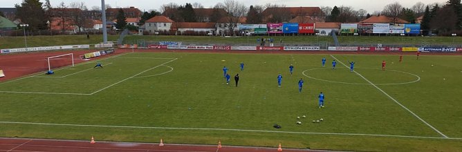 Die Mannschaften machen sich warm (Foto: J. K&ouml;nitzer)