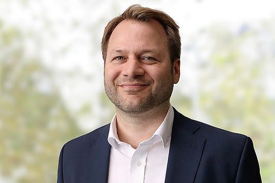 Simon A. Fischer (Foto: SRH Fernhochschule)