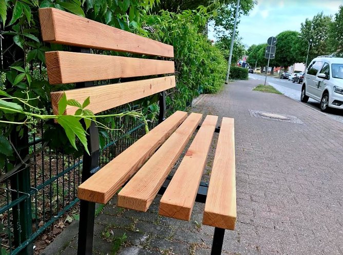 Neue Bank (Foto: Ren&eacute; Wei&szlig;bach)