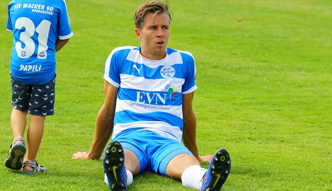 Ein nachdenklicher Christoph G&ouml;bel. Wird auch er im Sommer gehen? (Foto: Bernd Peter)