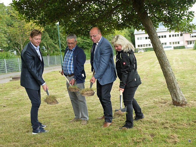 Spatenstich vor genau einem Jahr (Foto: Ilka Kühn) Spatenstich vor genau einem Jahr (Foto: Ilka Kühn)