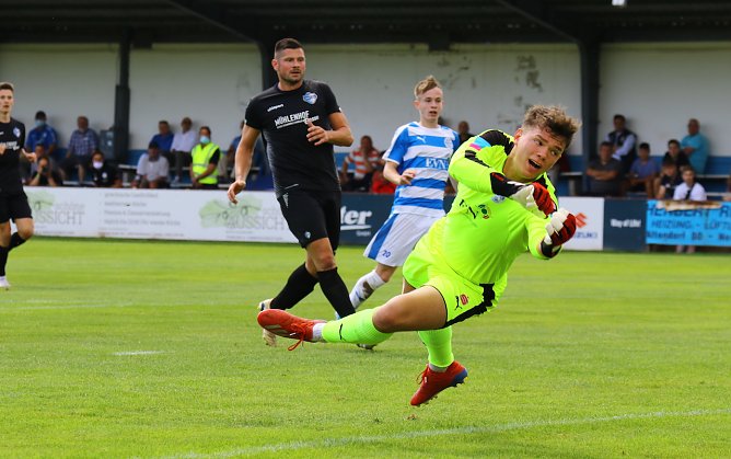 Torh&uuml;ter Valentin Henning konnte dem Schuss von Tobias Billeb nur hinterherschauen (0:1) (Foto: B.Peter)