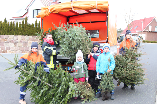 Weihnachtsbaumaktion  (Foto: Feuerwehr Heiligenstadt)