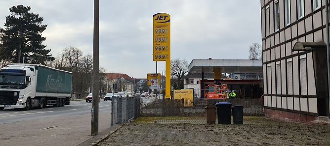 An der Jet-Tankstelle wird in diesem Monat gearbeitet (Foto: nnz)