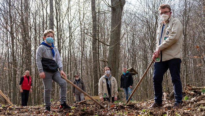 Fünf neue Eichen für den Stadtwald (Foto: Stadt Heiligenstadt) Fünf neue Eichen für den Stadtwald (Foto: Stadt Heiligenstadt)