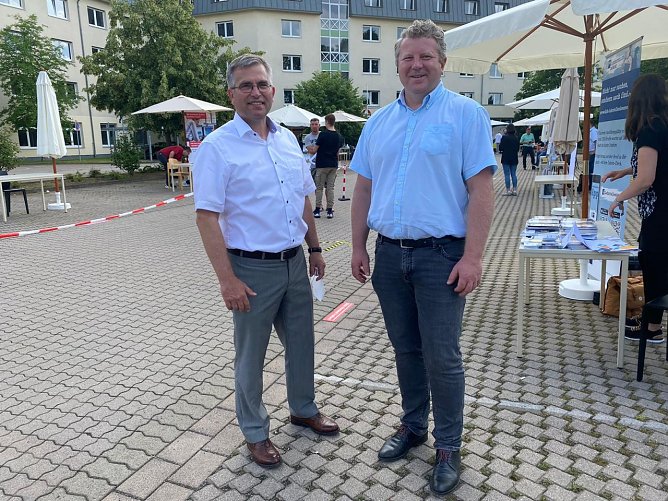 Karsten Frob&ouml;se Vorsitzender der Gesch&auml;ftsf&uuml;hrung Agentur f&uuml;r Arbeit Nordhausen  Christian B&ouml;duel Regionalleiter IHK Nordhausen, Kyffh&auml;userkreis, Eichsfeld (Foto: Agentur f&uuml;r Arbeit)