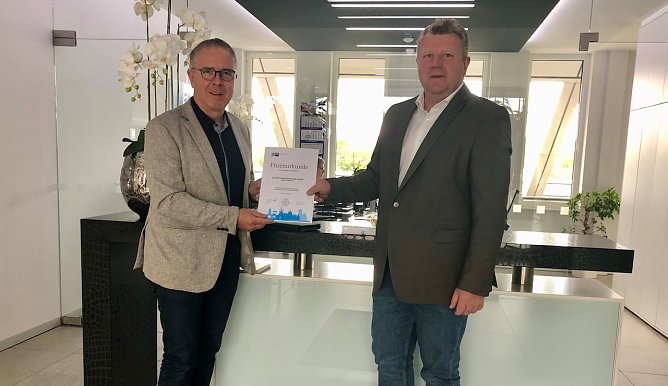 Ehrung zum Firmenjubil&auml;um (Foto: IHK)