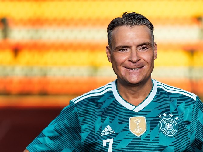 Patrick Kurth im Trikot des Bundestags-Fu&szlig;ballteams (Foto: &copy;Nils Beckmann)