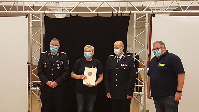 Freude &uuml;ber die errungene Auszeichnung  (Foto: Feuerwehr Geismar )