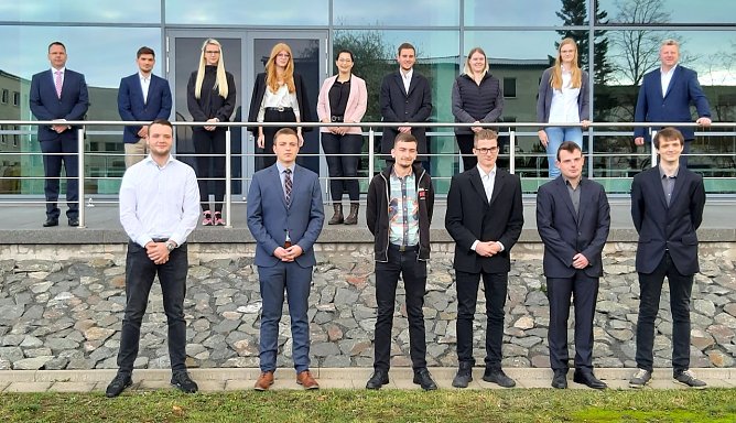 Stolze Absolventen, die zu den Besten des Landes zählen (Foto: S.Dirumdam) Stolze Absolventen, die zu den Besten des Landes zählen (Foto: S.Dirumdam)