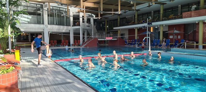 Aqua Aerobic zum Seniorentag (Foto: M.Kersting) Aqua Aerobic zum Seniorentag (Foto: M.Kersting)