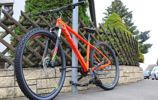 Ordentlich gesichertes Fahrrad (Foto: Polizei)