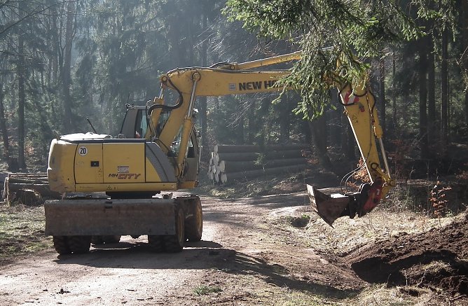 Der gr&ouml;&szlig;te Feind der aus Naturmaterialien gebauten Forstwege ist das Wasser (Foto: Th&uuml;ringenForst)