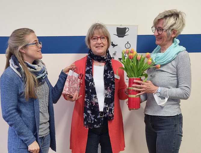 von links nach rechts: Stefanie Frank, Kinder&auml;rztin und stellv. SPZ-Leiterin, Dr. med. Dietlind Klaus, C&Auml; des SPZ, und Carola Thum, Physiotherapeutin und seit 1. November 1991 im SPZ (Foto: SPZ)