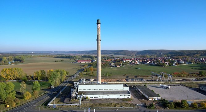 Noch steht er, der Schornstein des alten Heizkraftwerks (Foto: Stadt Leinefelde-Worbis)