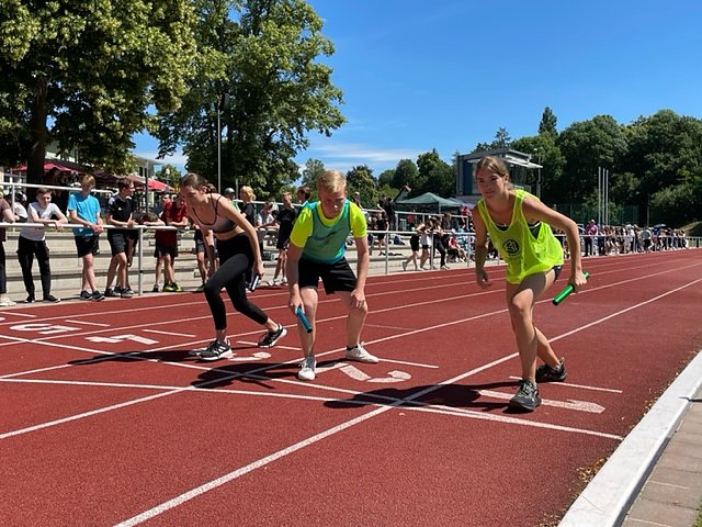im Sommer konnten die Sch&uuml;lerinnen und Sch&uuml;ler der Bergschule insgesamt 6.000 Euro Spendengelder erlaufen (Foto: Bergschule St. Elisabeth )