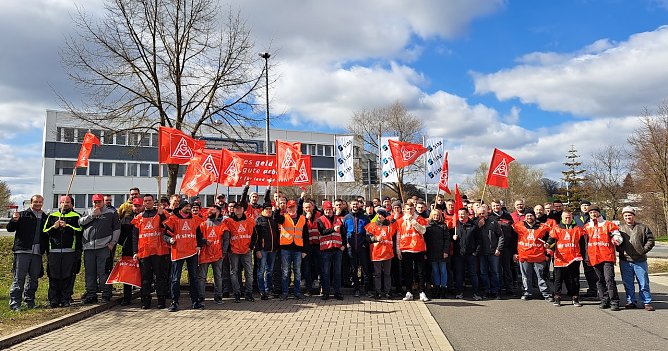 Warnstreik bei SIM (Foto: IG Metall Nordhausen) Warnstreik bei SIM (Foto: IG Metall Nordhausen)