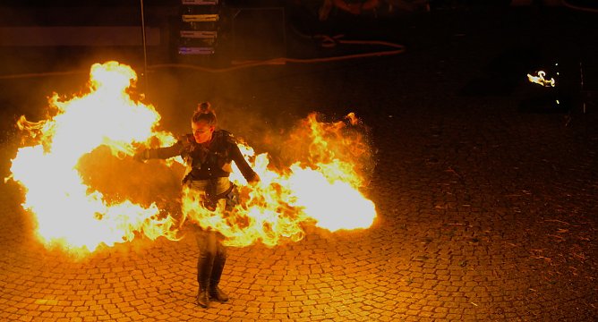 Eine spektakul&auml;re Feuershow wird am Samstagabend beim Mittelalterstadtfest geboten (Foto: Eva Mar&iacute;a Wiegand)