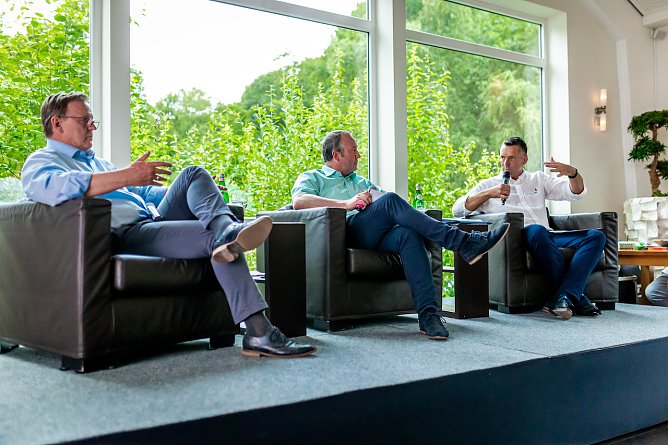 1. NUV-Sommergespr&auml;ch (v.l.) MP Ramelow, Moderator Ren&eacute; Pfeuffer, NUV-Vorsitzender Niels Neu (Foto: &copy; NUV, Christoph Keil)