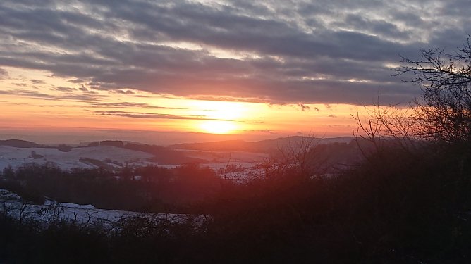 1. Sonnenuntergang - Ausblick von Osterode in Richtung Niedersachswerfen (Foto: Christoph Burkert) 1. Sonnenuntergang - Ausblick von Osterode in Richtung Niedersachswerfen (Foto: Christoph Burkert)