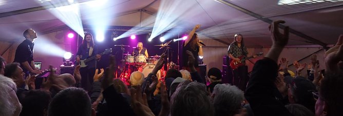 Vollblutmusiker auf der B&uuml;hne: Purpendicular in Neustadt (Foto: nnz)