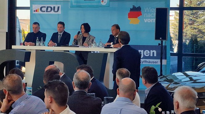 Von links: Niels Neu, David Gregosz, Colette Boos-John und Dieter Althaus (Foto: nnz)