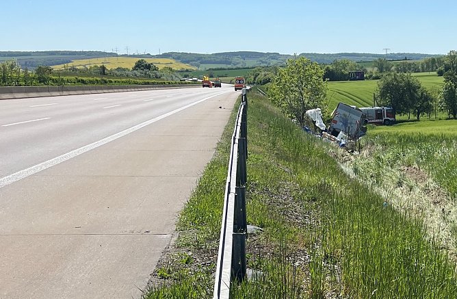 Unfall auf der A4 heute Mittag (Foto: Autobahnpolizei) Unfall auf der A4 heute Mittag (Foto: Autobahnpolizei)