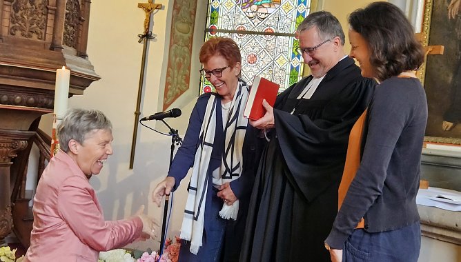 Birgit Dornhofer wird verabschiedet (Foto: R.Englert) Birgit Dornhofer wird verabschiedet (Foto: R.Englert)