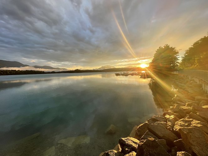 Abendstimmung am Faaker See (Foto: Katrin Brauer) Abendstimmung am Faaker See (Foto: Katrin Brauer)