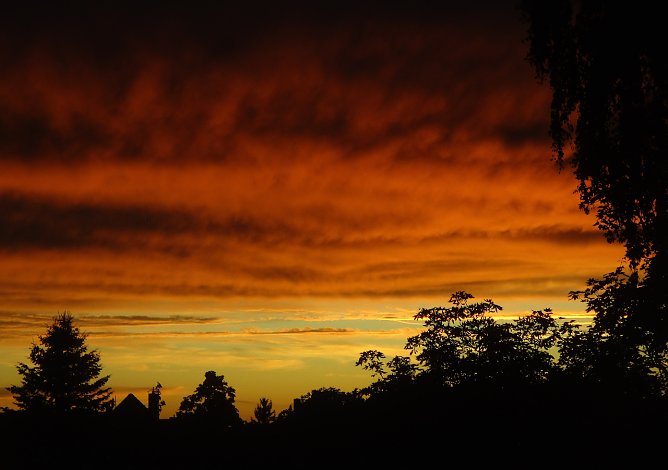 Sonnenuntergang am ersten Septemberabend (Foto: Bernd Thielbeer) Sonnenuntergang am ersten Septemberabend (Foto: Bernd Thielbeer)