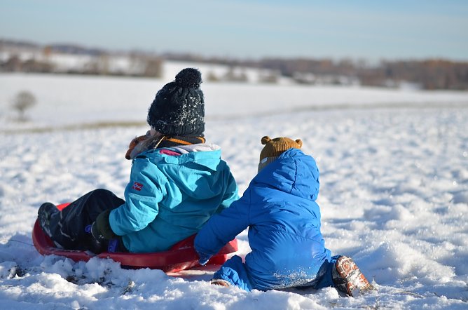 Br&uuml;der Timon und Tristan im Schnee in Breitenstein  (Foto: Carolin Rieche)