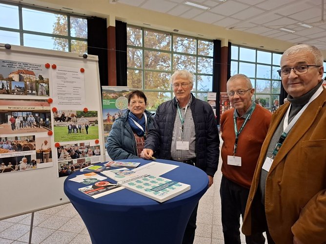 Stand der Seniorenvertreter beim Eichsfelder Engagement-Tag:  Frau Nolte, die Seniorenbeauftragten Thomas Nolte, Stefan Pferner, G&uuml;nther Fiedler (v.r.n.l.) (Foto: Ren&eacute; Wei&szlig;bach)