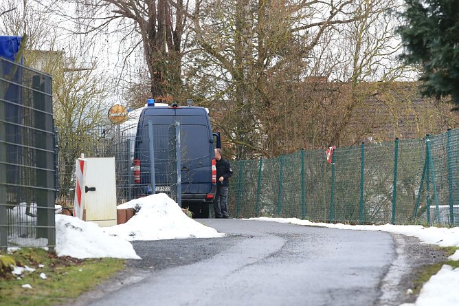 Ein blauer Transporter steht in einer Einfahrt. (Foto: Silvio Dietzel) Ein blauer Transporter steht in einer Einfahrt. (Foto: Silvio Dietzel)