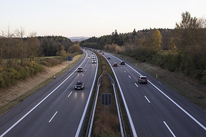 Autobahn (Foto: Qubes Pictures auf Pixabay)